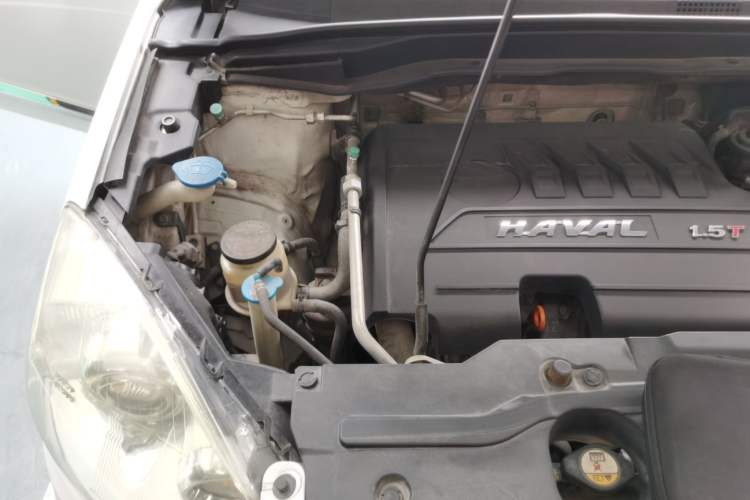 Used Haval H6 2013 Upgraded Model 1.5T Manual Two-Wheel Drive Elite Version Engine Bay Right