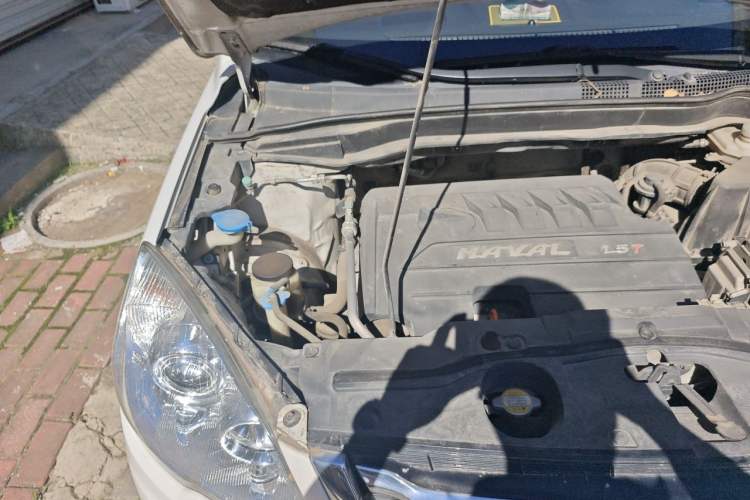 Used Haval H6 2013 Upgraded Model 1.5T Manual Two-Wheel Drive Elite Version Engine Bay Right