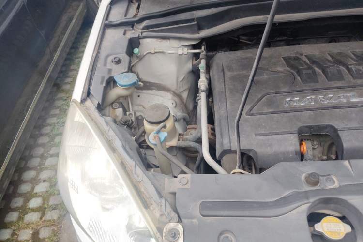 Used Haval H6 2013 Upgraded Model 1.5T Manual Two-Wheel Drive Prestige Version Engine Bay Right