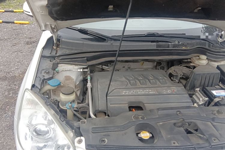 Used Haval H6 2013 Upgraded Model 1.5T Manual Two-Wheel Drive Elite Version Engine Bay Right