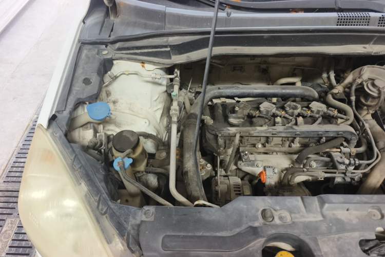 Used Haval H6 2013 Upgraded Model 1.5T Manual Two-Wheel Drive Elite Version Engine Bay Right