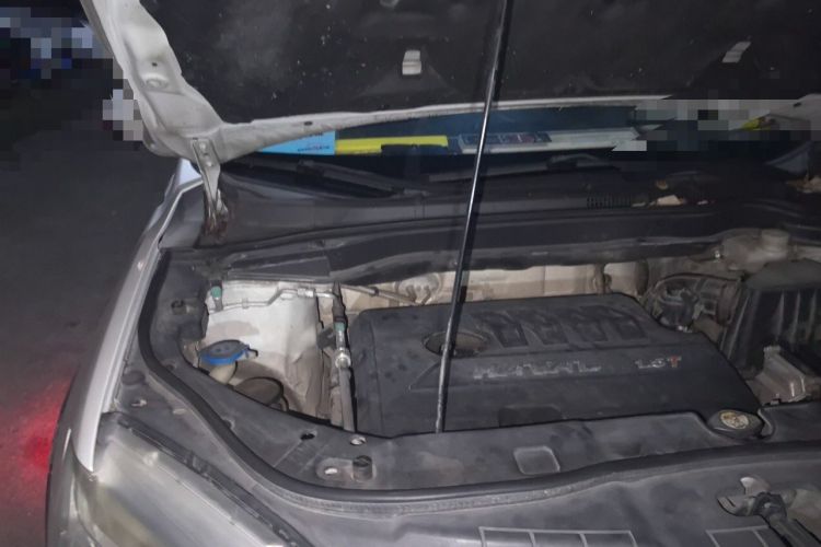 Used Haval H6 2013 Sports Edition 1.5T Manual Two-Wheel Drive Elite Model Engine Bay Right