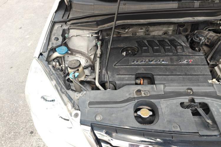 Used Haval H6 2013 Upgraded Model 1.5T Manual Two-Wheel Drive Elite Version Engine Bay Right