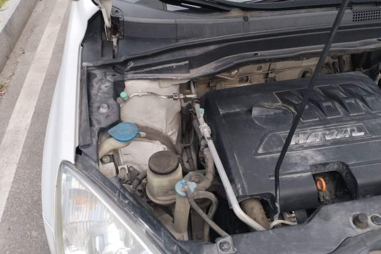 Used Haval H6 2013 Upgraded Model 1.5T Manual Two-Wheel Drive Elite Version Engine Bay Right