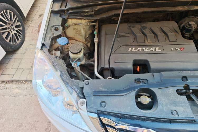 Used Haval H6 2013 Upgraded Model 1.5T Manual Two-Wheel Drive Elite Version Engine Bay Right
