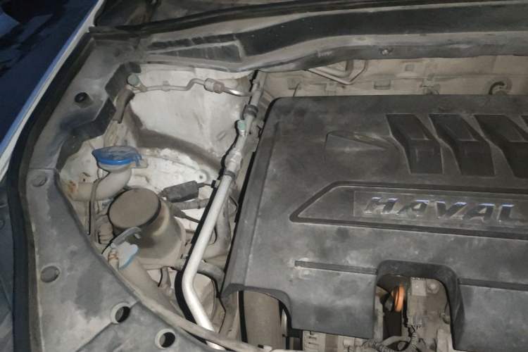 Used Haval H6 2013 Sport Edition 1.5T Manual Two-Wheel Drive Prestige Model Engine Bay Right