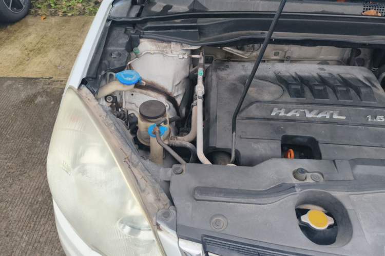 Used Haval H6 2013 Upgraded Model 1.5T Manual Two-Wheel Drive Elite Version Engine Bay Right