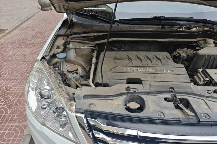 Used Haval H6 2013 Upgraded Model 1.5T Manual Two-Wheel Drive Elite Version Engine Bay Right