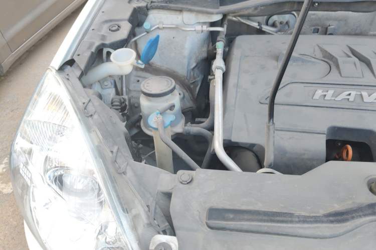 Used Haval H6 2013 Upgraded Model 1.5T Manual Two-Wheel Drive Elite Version Engine Bay Right