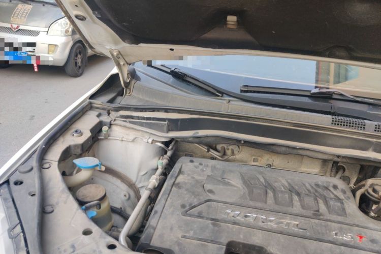 Used Haval H6 2013 Sports Edition 1.5T Manual Two-Wheel Drive Elite Model Engine Bay Right