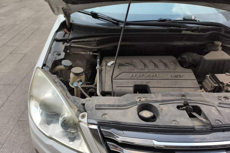 Used Haval H6 2013 Upgraded Model 1.5T Manual Two-Wheel Drive Elite Version Engine Bay Right