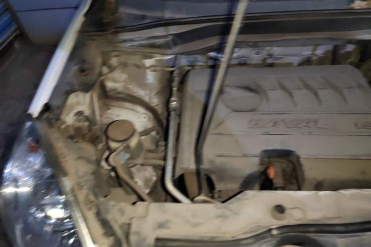 Used Haval H6 2013 Upgraded Model 1.5T Manual Two-Wheel Drive Elite Version Engine Bay Right