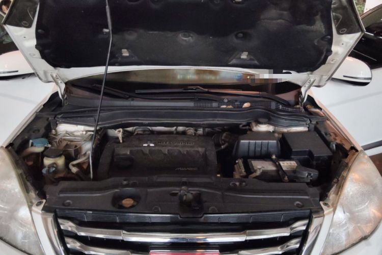 Used Haval H6 2013 Upgraded Model 2.4L Automatic Two-Wheel Drive Elite Version Engine Bay