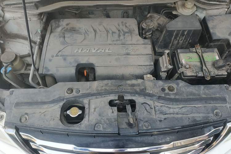 Used Haval H6 2013 Upgraded Model 1.5T Manual Two-Wheel Drive Elite Version Engine Bay