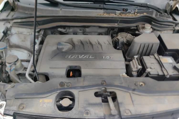 Used Haval H6 2013 Upgraded Model 1.5T Manual Two-Wheel Drive Elite Version Engine Bay