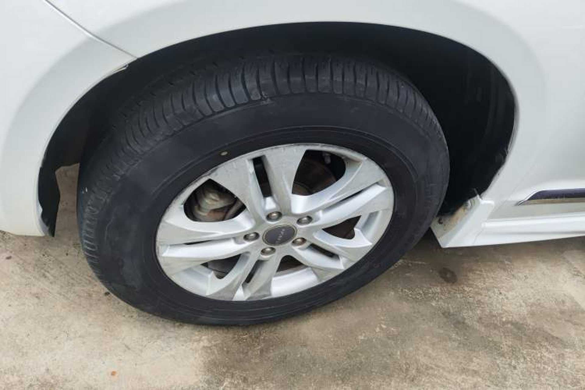 Used Haval H6 2013 Upgraded Model 1.5T Manual Two-Wheel Drive Elite Version Exterior 2