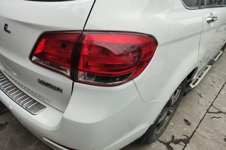 Used Haval H6 2013 Upgraded Model 2.4L Automatic Two-Wheel Drive Prestige Version
