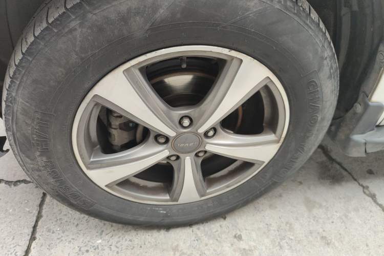 Used Haval H6 2013 Upgraded Model 2.4L Automatic Two-Wheel Drive Prestige Version
