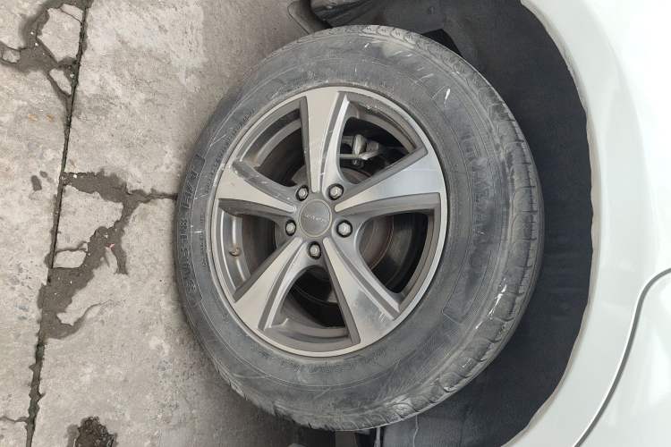 Used Haval H6 2013 Upgraded Model 2.4L Automatic Two-Wheel Drive Prestige Version
