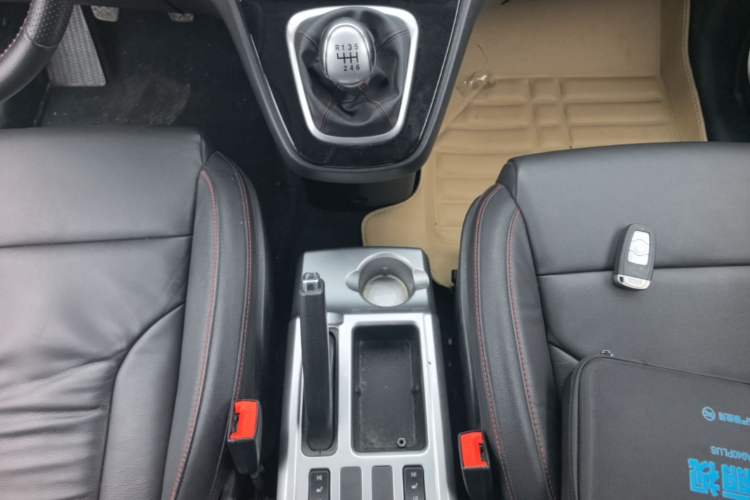 Used Haval H6 2013 Sports Edition 1.5T Manual Two-Wheel Drive Elite Model Gear Lever