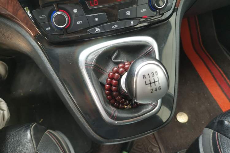 Used Haval H6 2013 Sport Edition 1.5T Manual Two-Wheel Drive Prestige Model Gear Lever