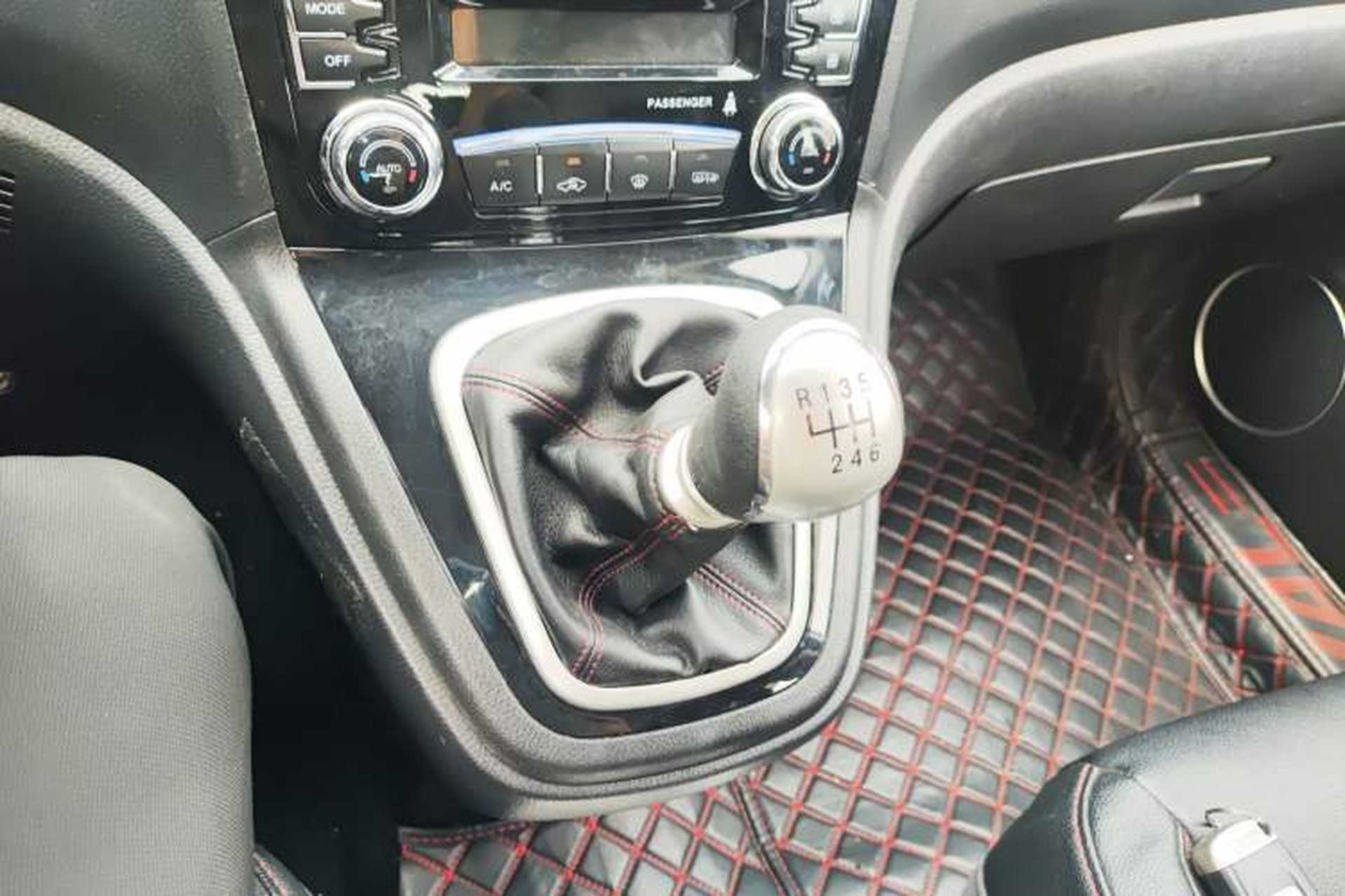 Used Haval H6 2013 Upgraded Model 1.5T Manual Two-Wheel Drive Elite Version Gear Lever