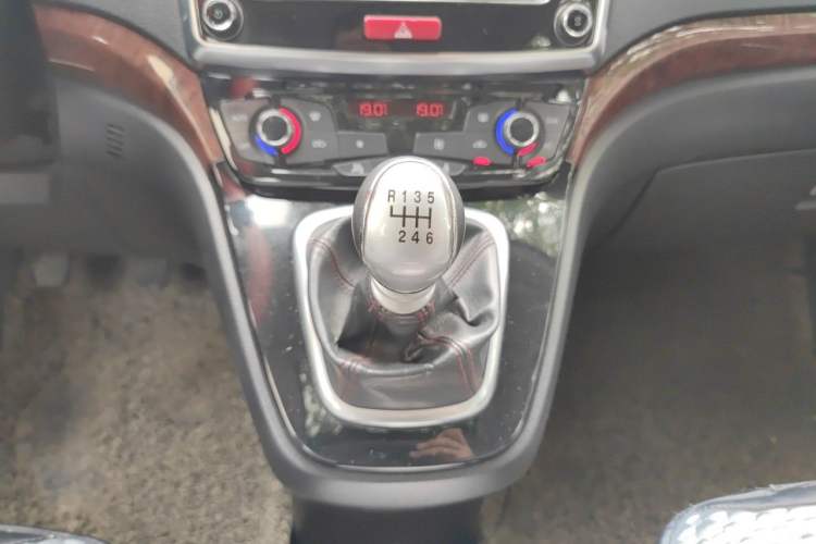 Used Haval H6 2013 Sport Edition 1.5T Manual 4x4 Elite Model Gear Lever