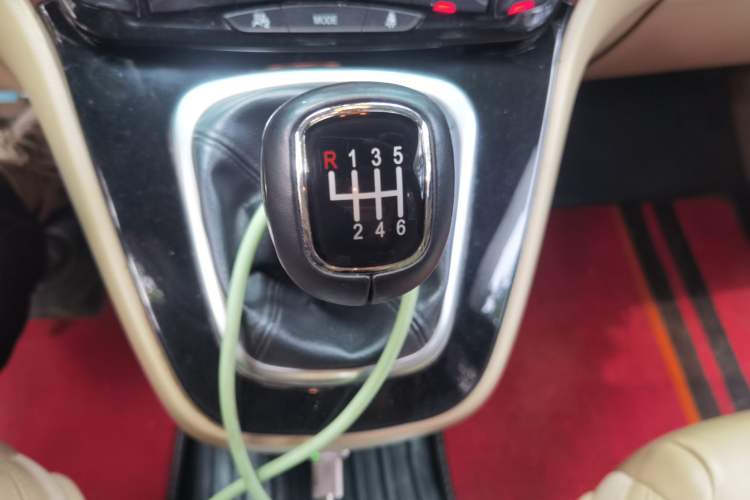 Used Haval H6 2013 Upgraded Model 1.5T Manual Two-Wheel Drive Prestige Version Gear Lever