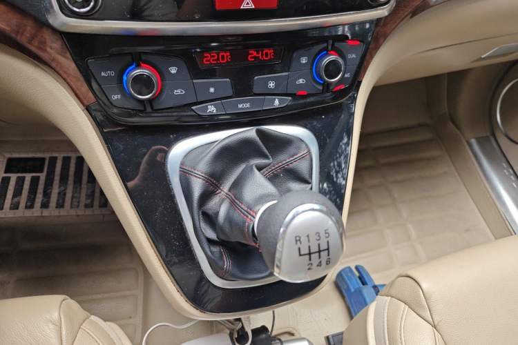 Used Haval H6 2013 Sport Edition 1.5T Manual Two-Wheel Drive Prestige Model Gear Lever