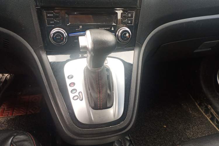 Used Haval H6 2013 Upgraded Model 2.4L Automatic Two-Wheel Drive Elite Version Gear Lever