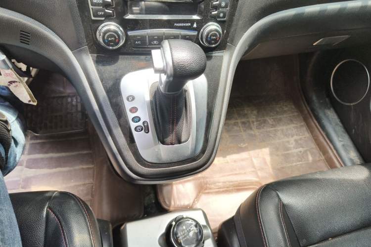 Used Haval H6 2013 Upgraded Model 2.4L Automatic Two-Wheel Drive Elite Version Gear Lever