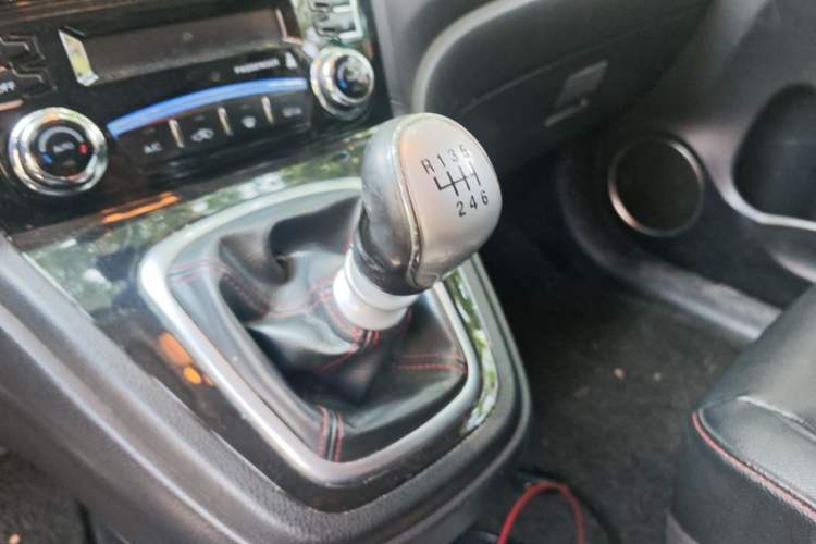 Used Haval H6 2013 Upgraded Model 1.5T Manual Two-Wheel Drive Elite Version Gear Lever
