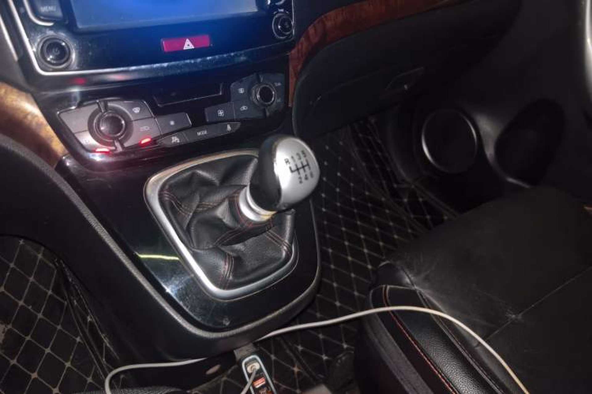 Used Haval H6 2013 Sport Edition 1.5T Manual Two-Wheel Drive Prestige Model Gear Lever