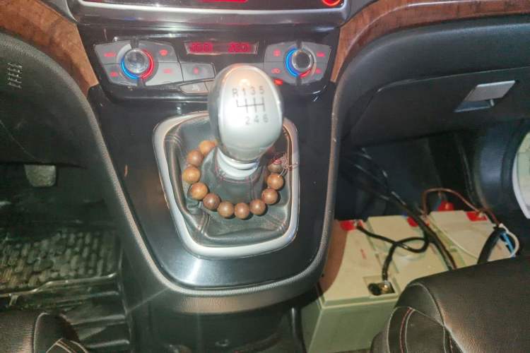 Used Haval H6 2013 Sport Edition 1.5T Manual Two-Wheel Drive Prestige Model Gear Lever