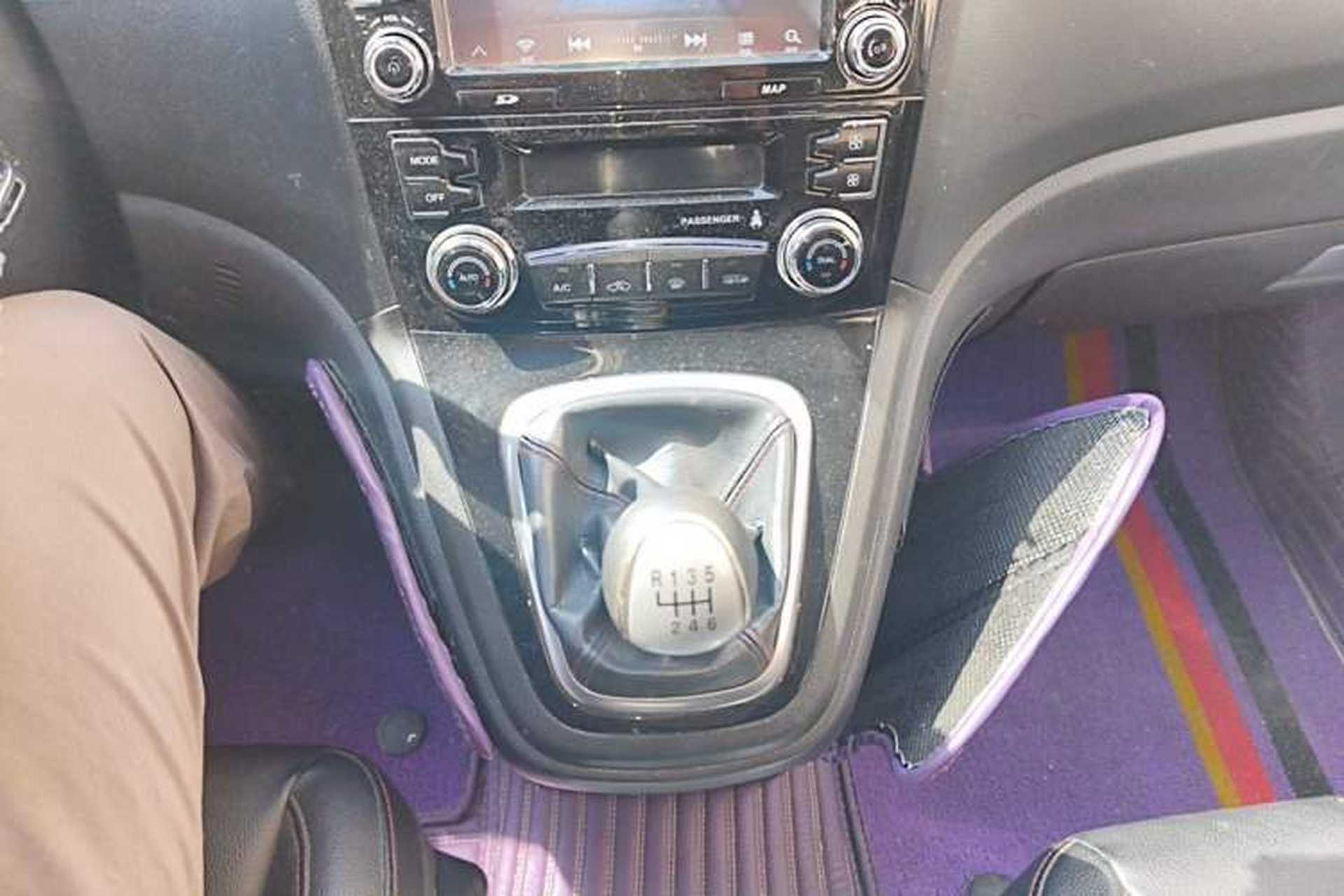 Used Haval H6 2013 Upgraded Model 1.5T Manual Two-Wheel Drive Elite Version Gear Lever