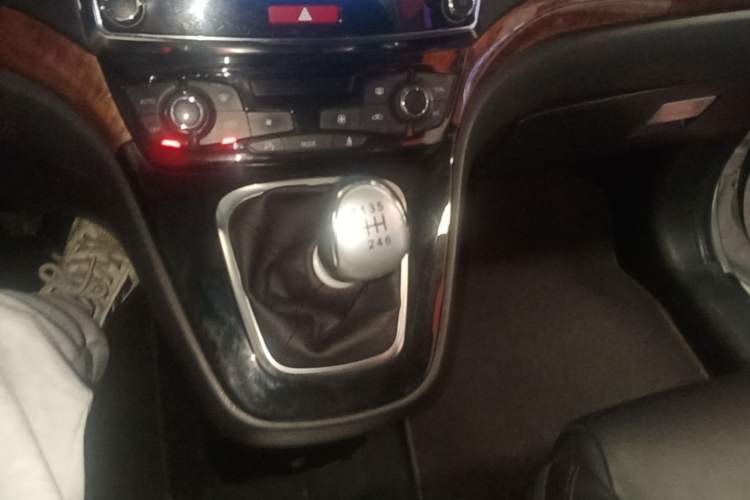 Used Haval H6 2013 Sports Edition 1.5T Manual Two-Wheel Drive Elite Model Gear Lever