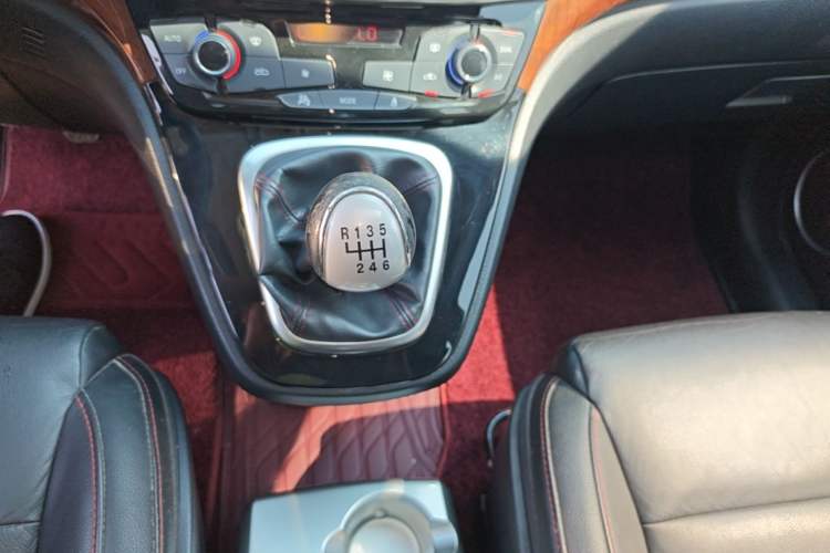 Used Haval H6 2013 Sports Edition 1.5T Manual Two-Wheel Drive Elite Model Gear Lever