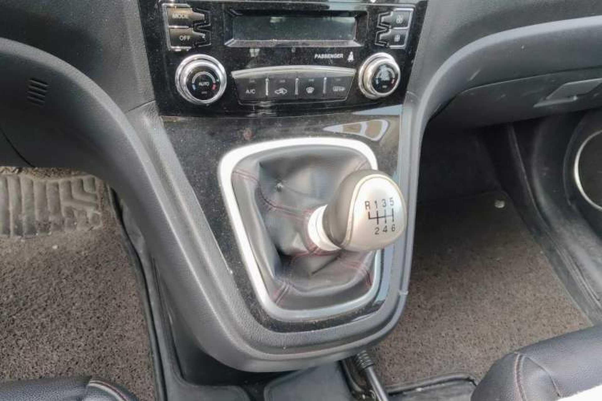 Used Haval H6 2013 Sports Edition 1.5T Manual Two-Wheel Drive Elite Model Gear Lever