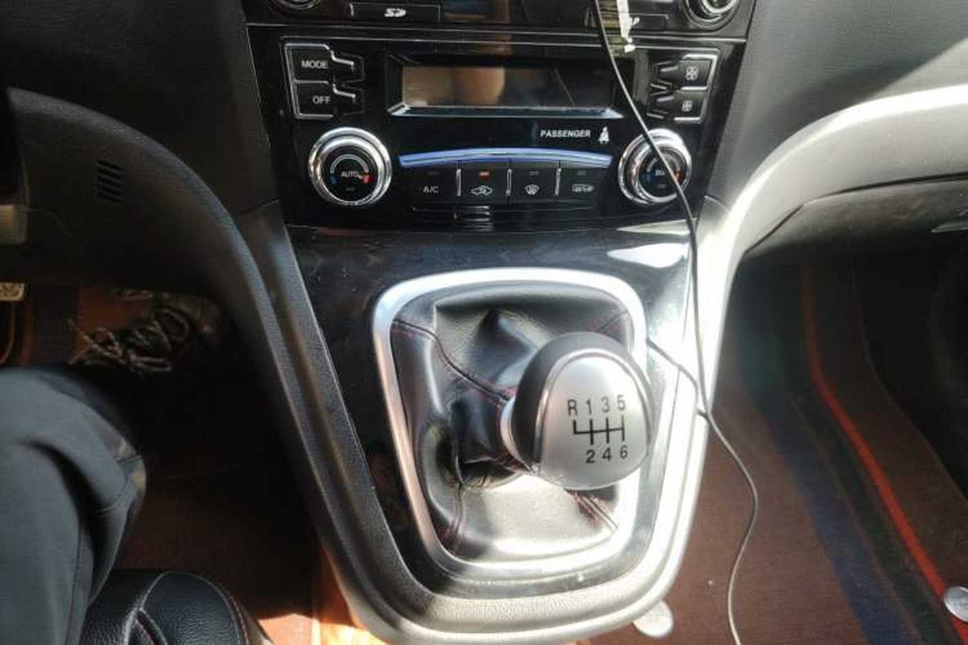 Used Haval H6 2013 Upgraded Model 1.5T Manual Two-Wheel Drive Elite Version Gear Lever