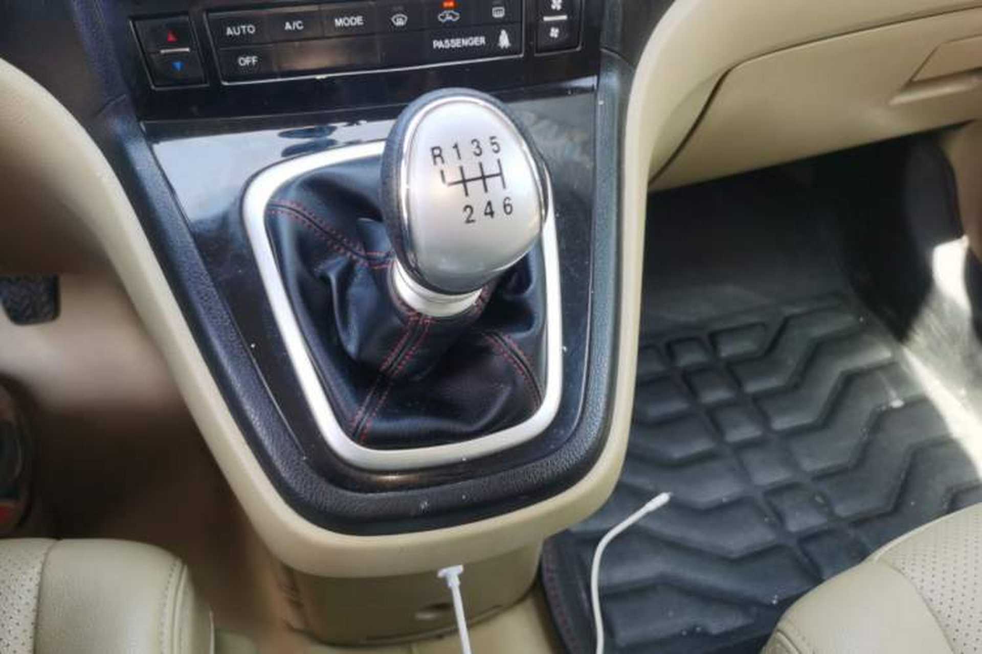 Used Haval H6 2013 Upgraded Model 1.5T Manual Two-Wheel Drive Elite Version Gear Lever