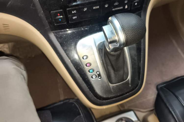 Used Haval H6 2013 Upgraded Model 2.4L Automatic Two-Wheel Drive Elite Version Gear Lever