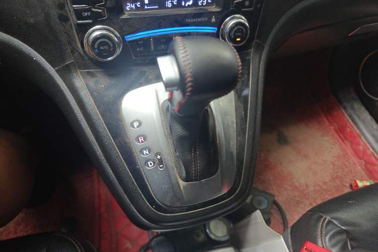 Used Haval H6 2013 Upgraded Model 2.4L Automatic Two-Wheel Drive Elite Version Gear Lever