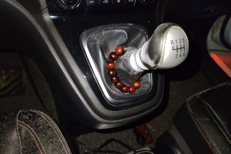 Used Haval H6 2013 Upgraded Model 1.5T Manual Two-Wheel Drive Elite Version Gear Lever