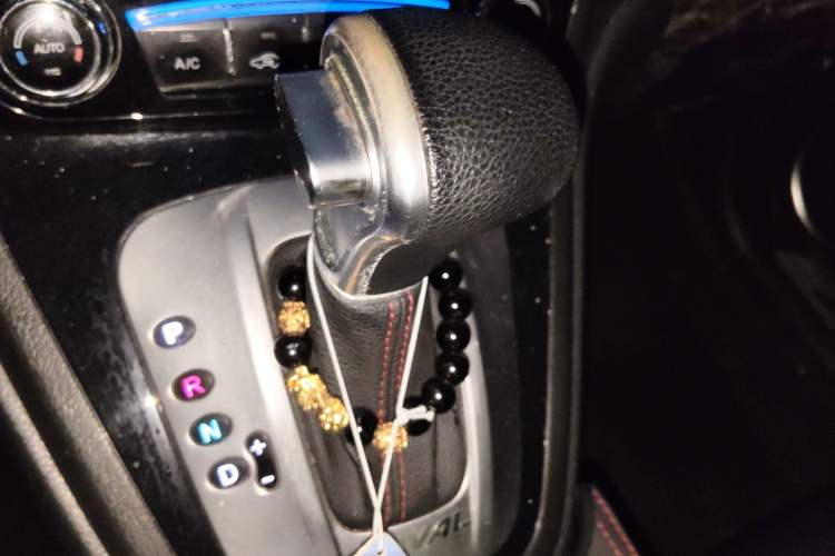 Used Haval H6 2013 Upgraded Model 2.4L Automatic Two-Wheel Drive Elite Version Gear Lever