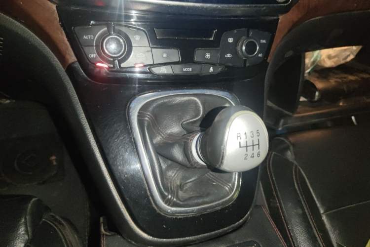 Used Haval H6 2013 Sport Edition 1.5T Manual Two-Wheel Drive Prestige Model Gear Lever