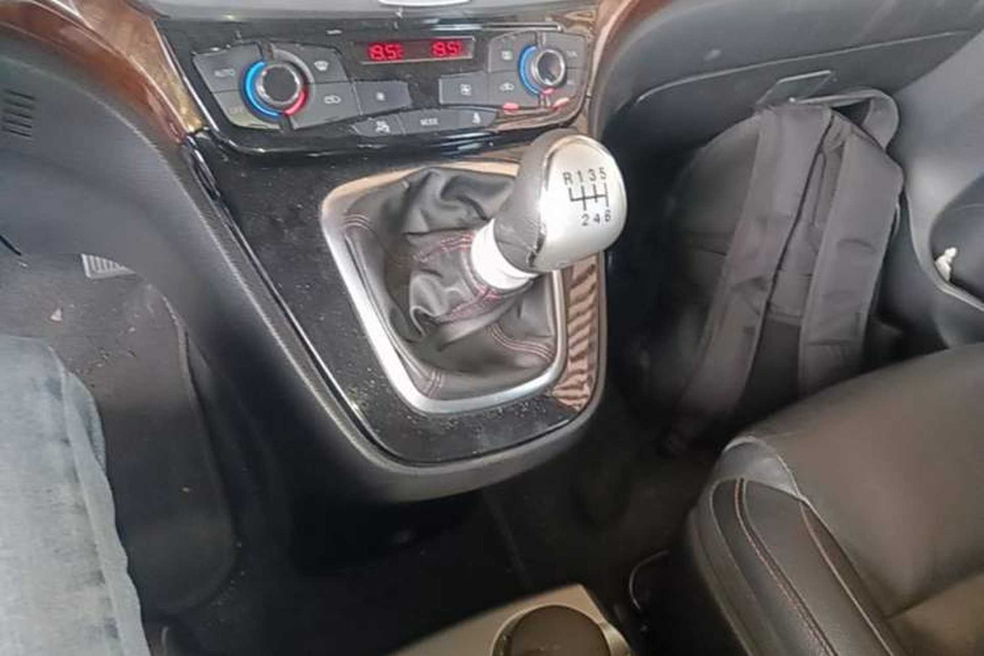 Used Haval H6 2013 Sports Edition 1.5T Manual Two-Wheel Drive Elite Model Gear Lever
