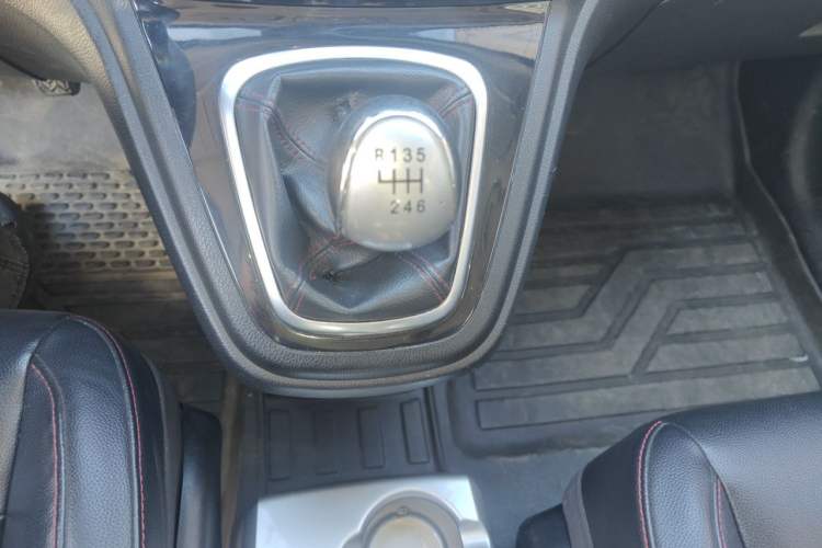 Used Haval H6 2013 Upgraded Model 1.5T Manual 4x4 Elite Version Gear Lever