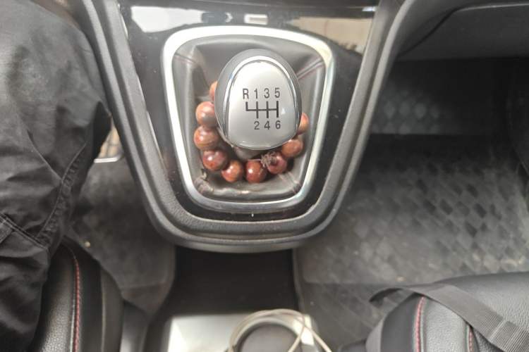 Used Haval H6 2013 Upgraded Model 1.5T Manual Two-Wheel Drive Elite Version Gear Lever
