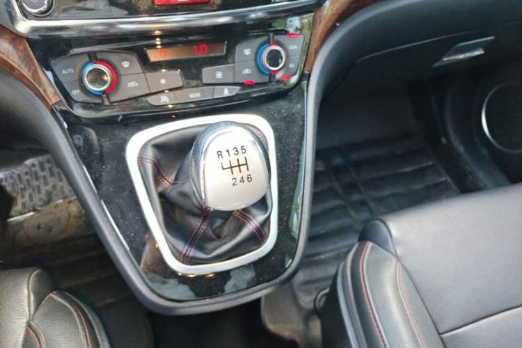 Used Haval H6 2013 Sports Edition 1.5T Manual Two-Wheel Drive Elite Model Gear Lever