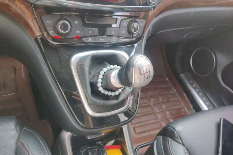 Used Haval H6 2013 Sports Edition 1.5T Manual Two-Wheel Drive Elite Model Gear Lever